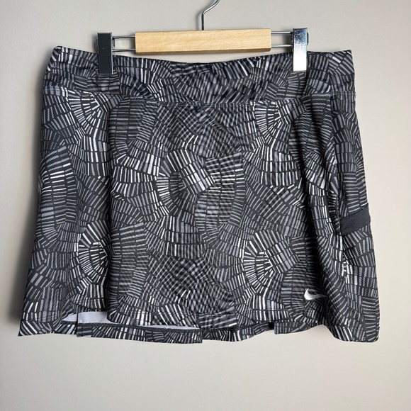 NIKE Golf Women's L Performance Golf Tennis Skort DRI-FIT Gray Geometric Print - Picture 1 of 16